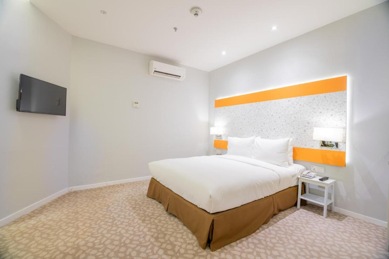 Holiday Inn Express & Suites Johor Bahru By Ihg Bagian luar foto